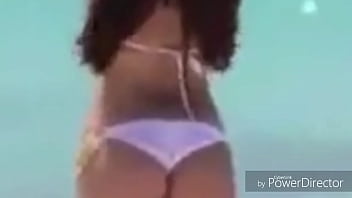 ariel winter ass bikini