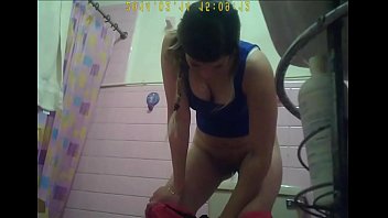 girl voyeur pee