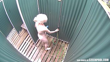 spy women pooping outdoor