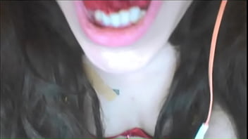 eating her dirty pantys