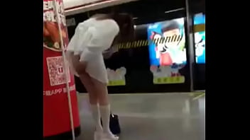 girl taking out tampon