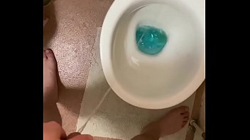 choolgirl pee uk