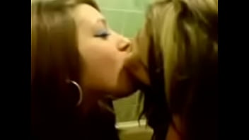 amateur uk teen lesbians