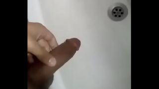 pissing hot arab