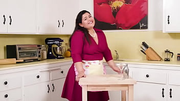 bbw kitchen side masturbation