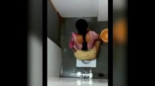 saree aunty piss