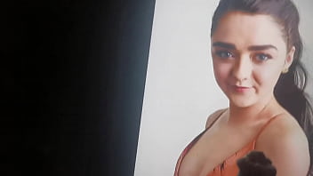 maisie williams masturbates