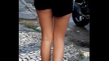 linda loira na rua