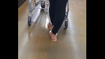 creepshot milf candid