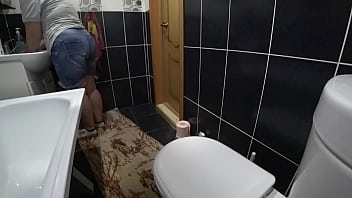 urinating in hairy pussy