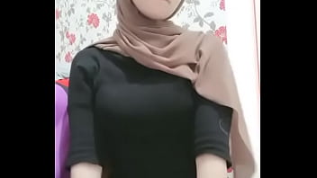 tetek toket hijab