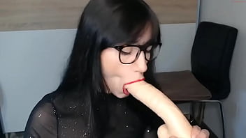 brunette webcam dildo blowjob