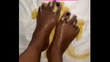 brat feet
