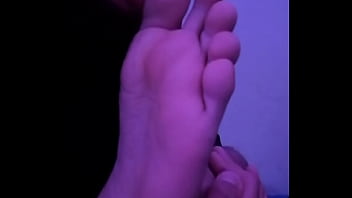 amateur feet lick