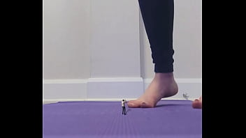 giantess feet ass