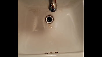 sink peeing