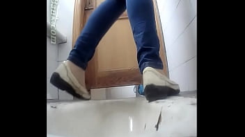 retty blonde girl piss