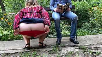 russian pissing in public