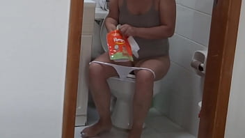 beach spy wc pee