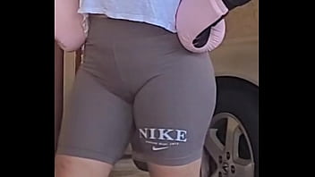 sexy milf cameltoe