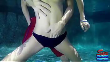 athtub blowjob underwater