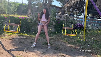 girl public peeing