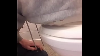 esbian clean toilet