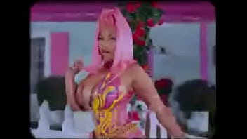 nicki minaj shows pussy