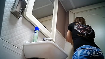 uy pissing hidden cam