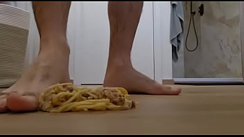 spaghetti feet