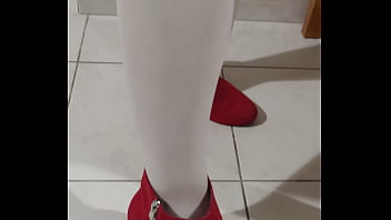 linda in red boots