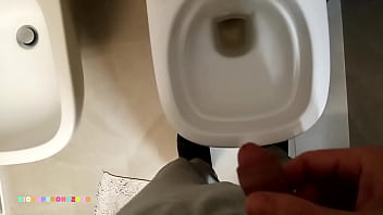 loo plopping toilet