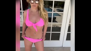 britney spears boobs