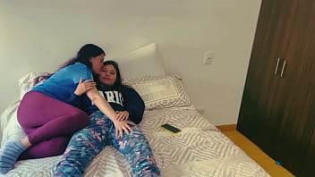 suck my lesbian pussy