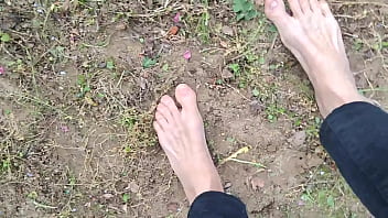 feet big toes soles