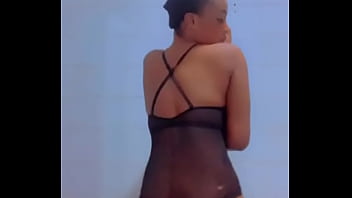 twisting her volume control