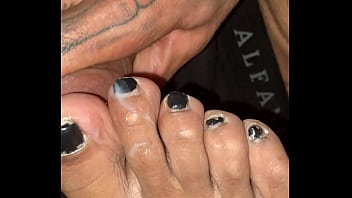 cum on her toes