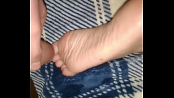 maily footjob