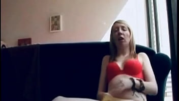 kinny blonde masturbate