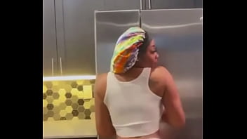 bw shakes ass